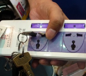 由于具有識別功能，插座只對標準插頭&ldquo;來電&rdquo;人體不受傷害