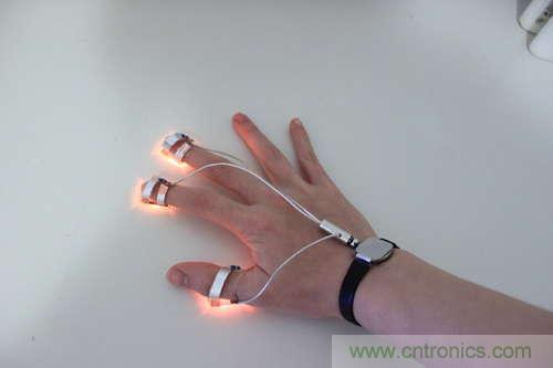 LED多點觸控手套DIY：把各部分焊接起來，測試