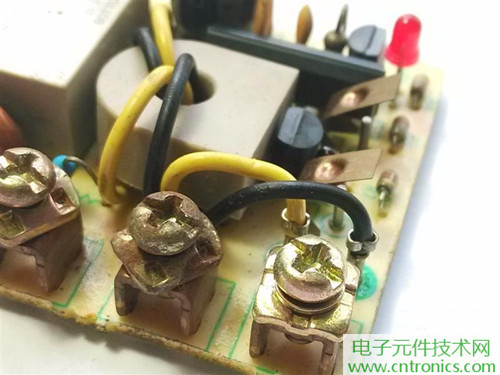 漏電保護(hù)器拆解：結(jié)構(gòu)有差異，做工不錯
