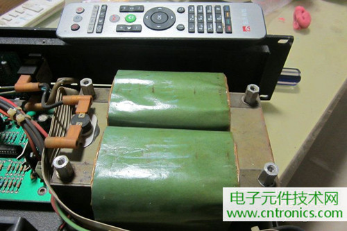 用料很給力！專業(yè)后級(jí)功放美國(guó)高峰FA1201拆解