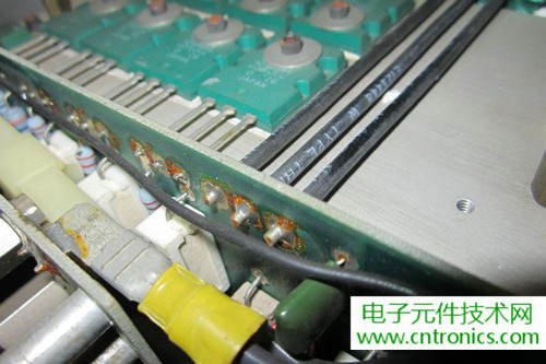 用料很給力！專業(yè)后級(jí)功放美國(guó)高峰FA1201拆解