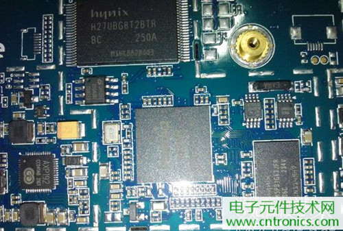 不怕摔的電紙書！一款柔性屏電子書閱讀器拆解