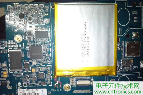 不怕摔的電紙書！一款柔性屏電子書閱讀器拆解