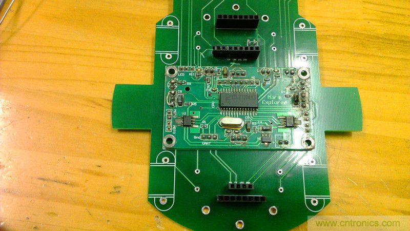 牛人力作！PCB版藍(lán)牙智能小車DIY