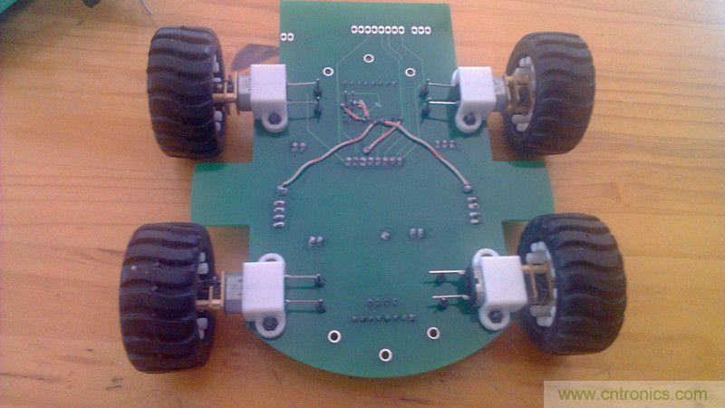 牛人力作！PCB版藍(lán)牙智能小車DIY