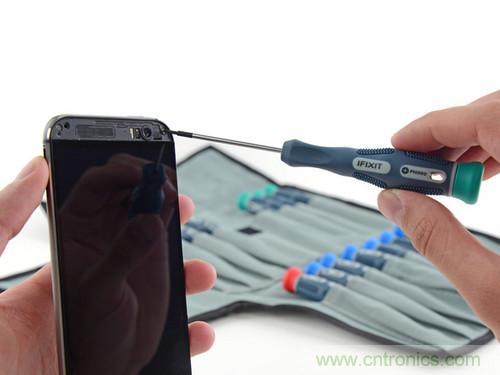 牛人強拆！新HTC One(M8)真機精密做工難修理