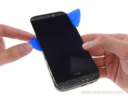 牛人強拆！新HTC One(M8)真機精密做工難修理