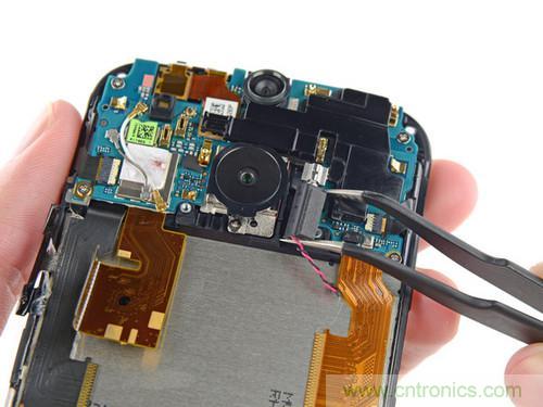牛人強拆！新HTC One(M8)真機精密做工難修理