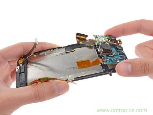 牛人強拆！新HTC One(M8)真機精密做工難修理