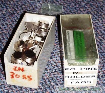 原本是裝醫(yī)療用具的塑膠盒，也很適合收納電子零件