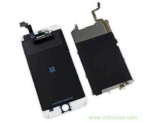 iPhone 6 Plus搭載的高清LED屏幕尺寸為5.5英寸，像素密度為401ppi，并采用了IPS（平面轉(zhuǎn)換）技術(shù)。（來(lái)源：iFixit）