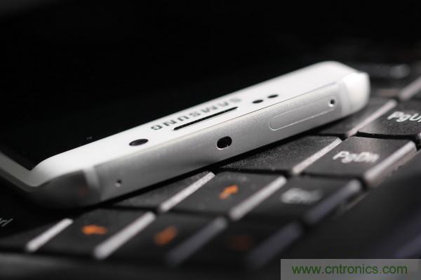 三星S6 Edge+拆解：比S6 Edge加在哪里？