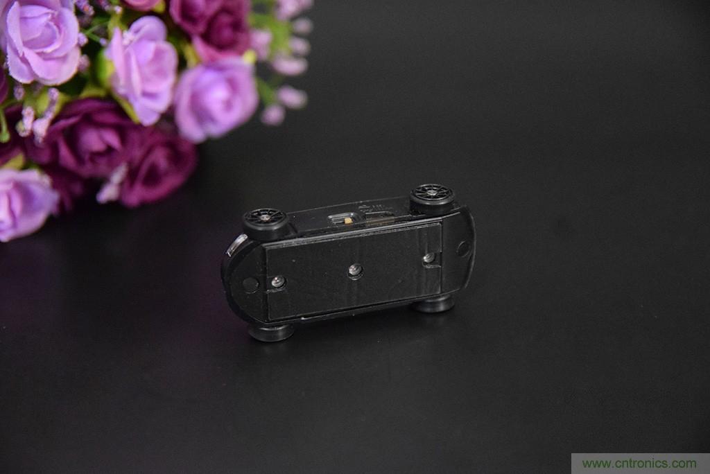 虛擬與現(xiàn)實(shí)相結(jié)合的飛車游戲，讓你體驗(yàn)速度與激情的碰撞！