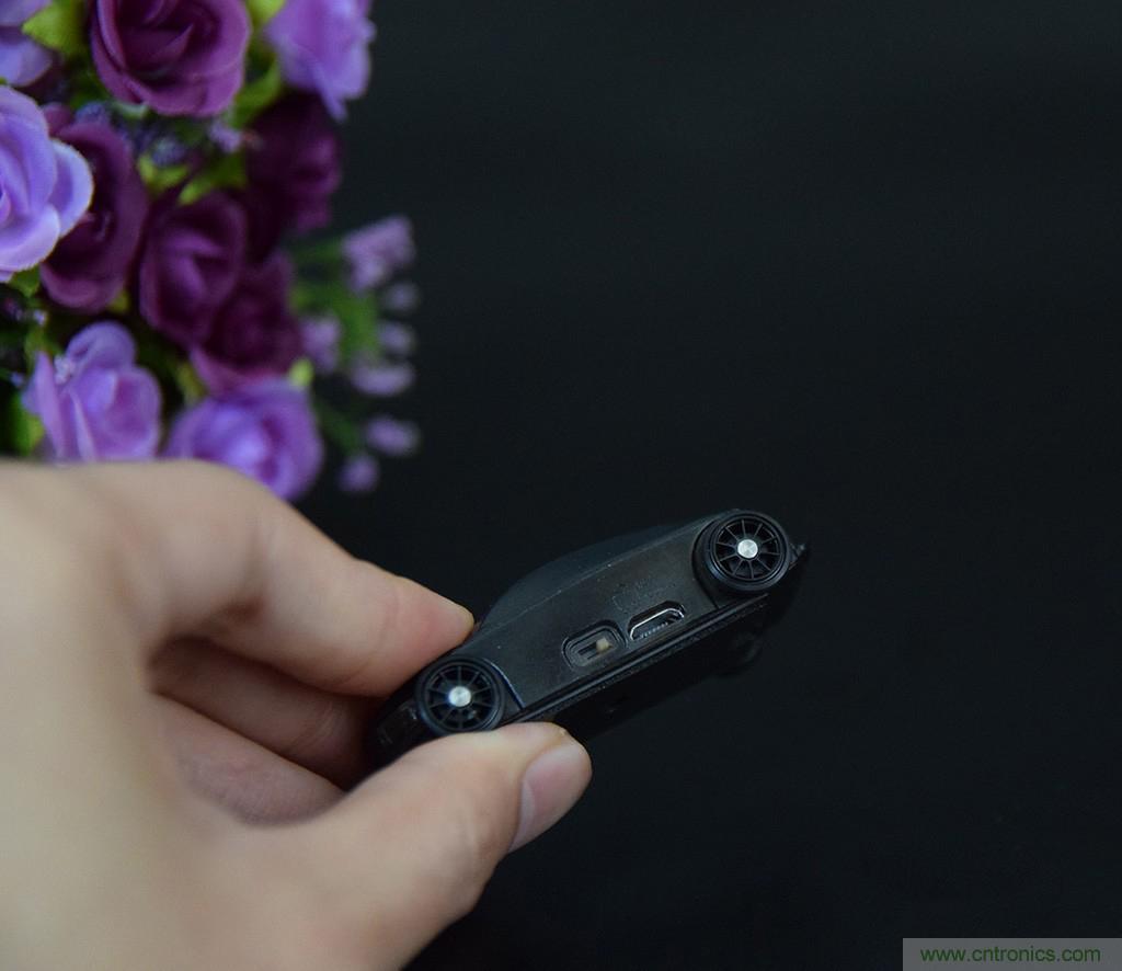 虛擬與現(xiàn)實(shí)相結(jié)合的飛車游戲，讓你體驗(yàn)速度與激情的碰撞！