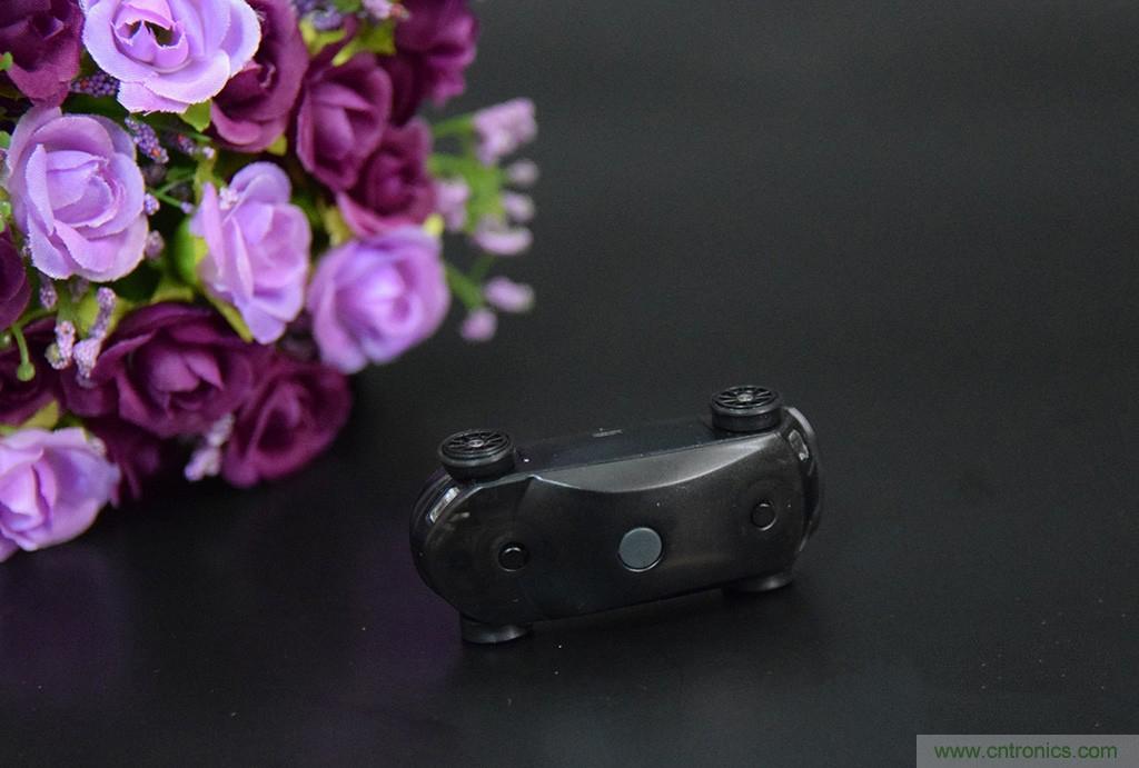 虛擬與現(xiàn)實(shí)相結(jié)合的飛車游戲，讓你體驗(yàn)速度與激情的碰撞！