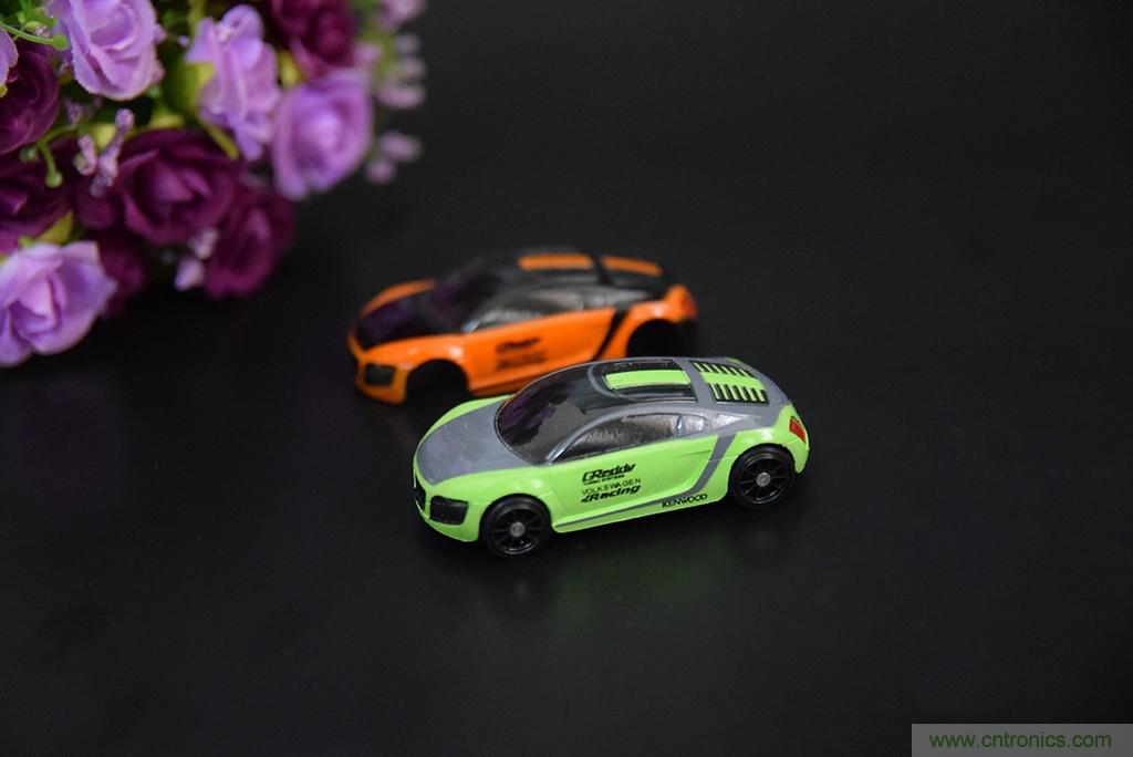 虛擬與現(xiàn)實(shí)相結(jié)合的飛車游戲，讓你體驗(yàn)速度與激情的碰撞！