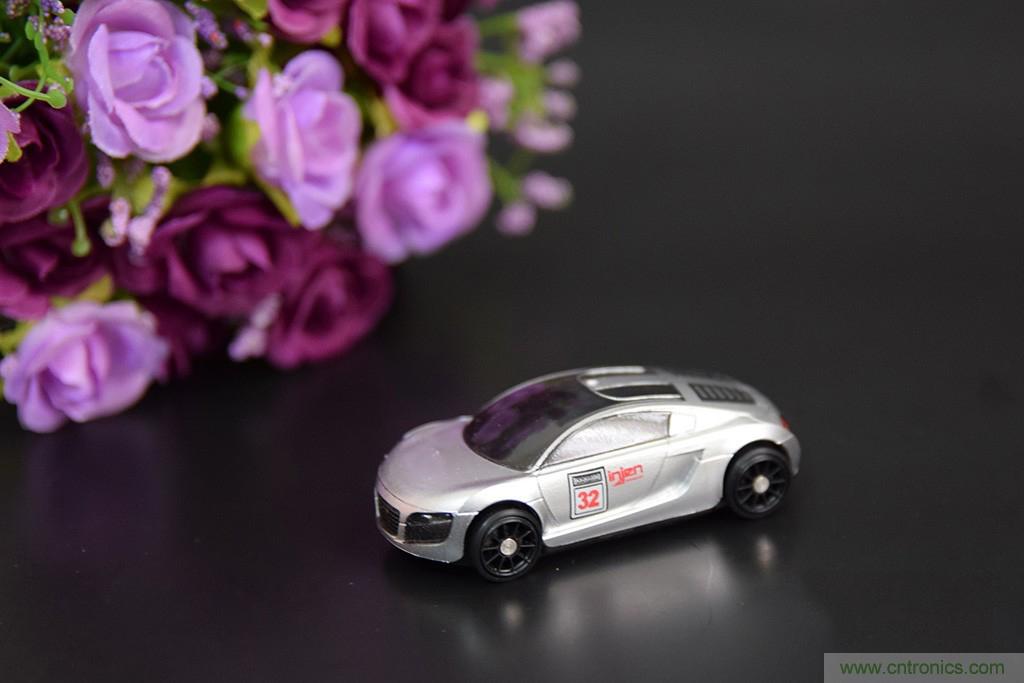 虛擬與現(xiàn)實(shí)相結(jié)合的飛車游戲，讓你體驗(yàn)速度與激情的碰撞！