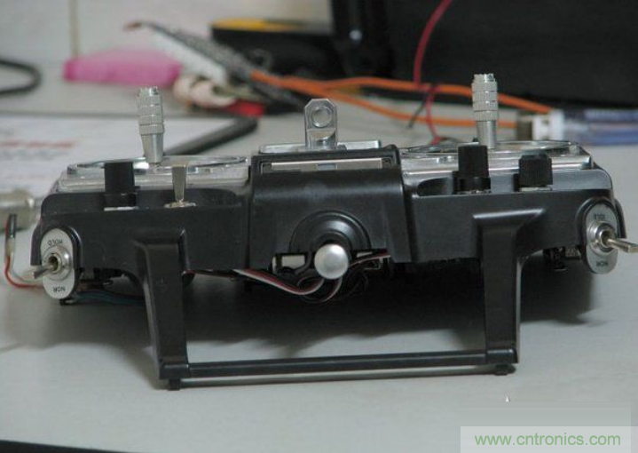 無人機 DIY 制作全過程，酷得不要不要的！