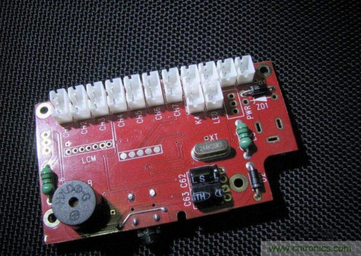 無人機 DIY 制作全過程，酷得不要不要的！