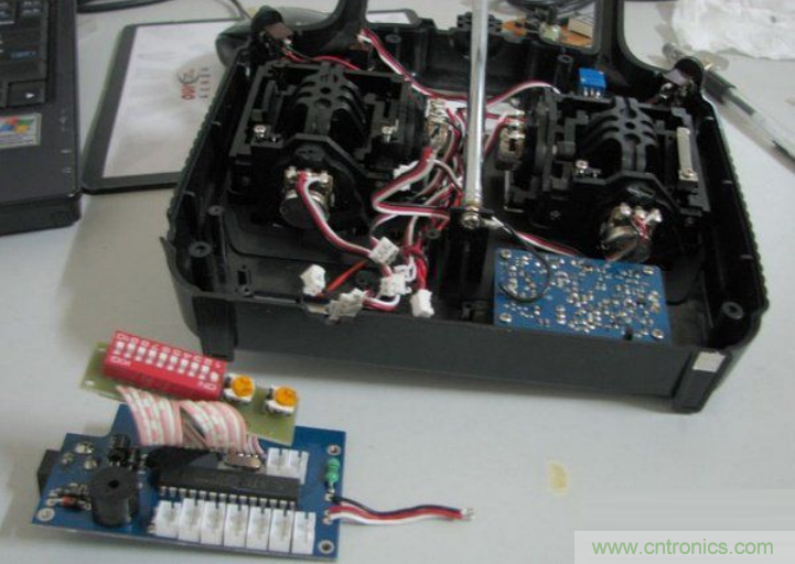無人機 DIY 制作全過程，酷得不要不要的！