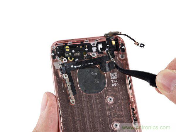 有什么地方沒有變？iPhone SE真機拆解