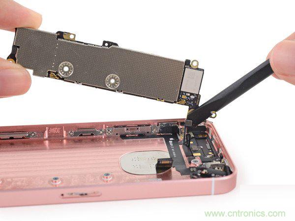 有什么地方沒有變？iPhone SE真機拆解