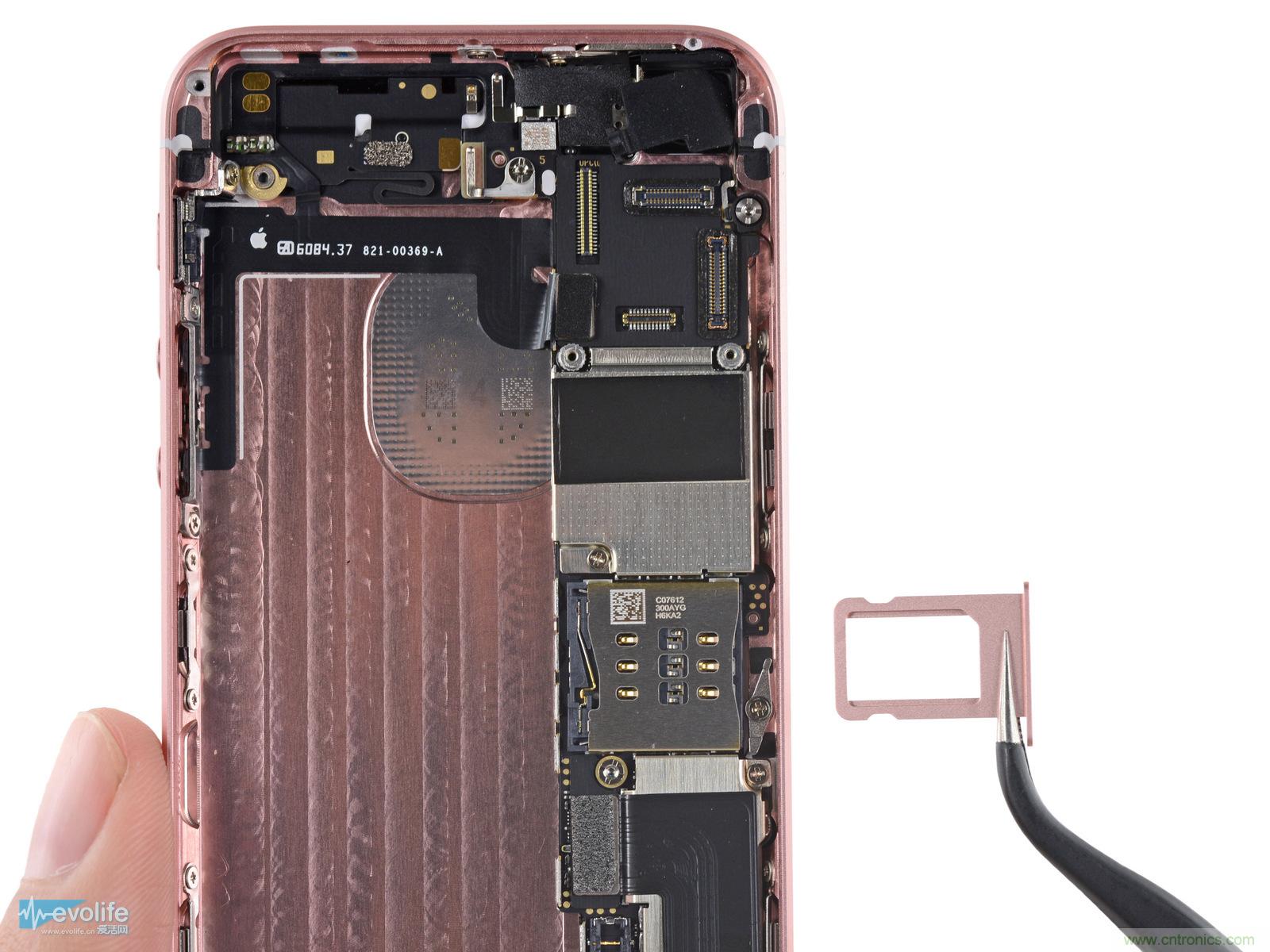 有什么地方沒有變？iPhone SE真機拆解