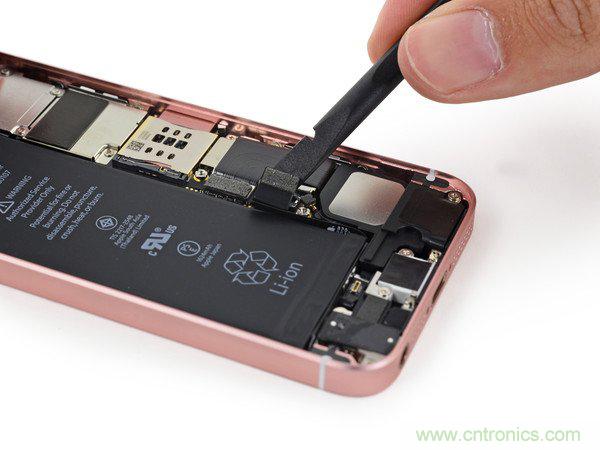 有什么地方沒有變？iPhone SE真機拆解