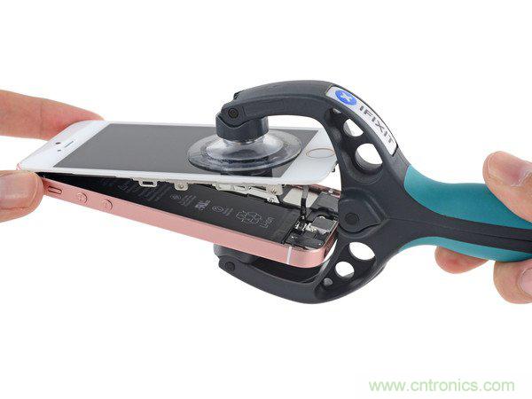 有什么地方沒有變？iPhone SE真機拆解