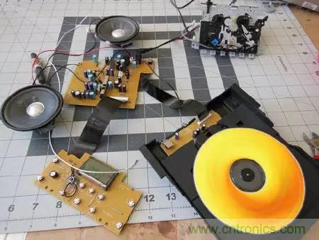 廢舊收音機(jī)如何變身成酷炫機(jī)器人？