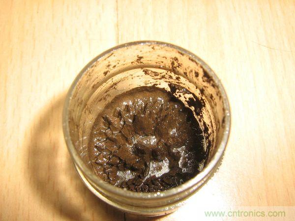 藝術(shù)源于生活，用生活中的物件也能制作磁流體
