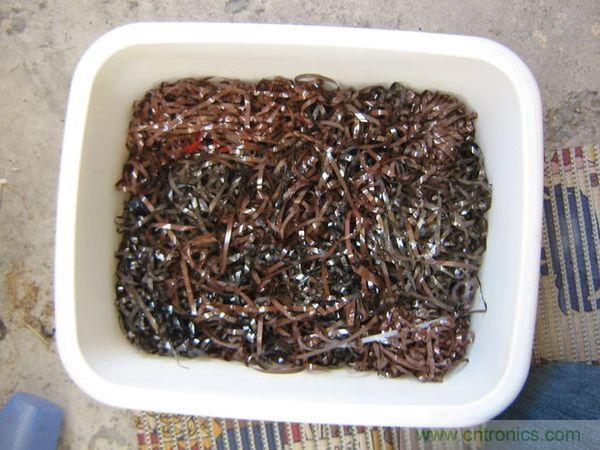 藝術(shù)源于生活，用生活中的物件也能制作磁流體
