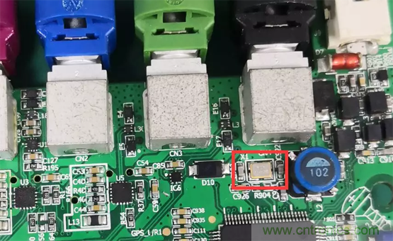 如何通過PCB布局設計來解決EMC問題？