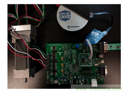 如何使用降階隆伯格觀測器估算永磁同步電機(jī)的轉(zhuǎn)子磁鏈位置？