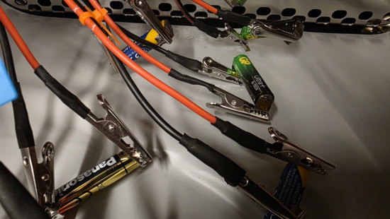 AAA電池怎么選？5款A(yù)AA堿性電池實(shí)測，結(jié)果可能出乎意料